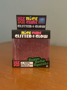 Nice Cube Glitter & Glow Super Solid Squish - Pink